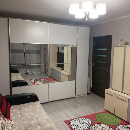 Private Room Near 3 Min Metrou Crangasi, 40 M2 Bukarest Exterior foto