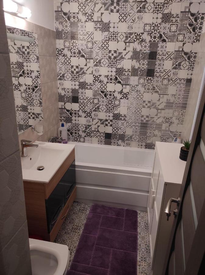 Private Room Near 3 Min Metrou Crangasi, 40 M2 Bukarest Exterior foto