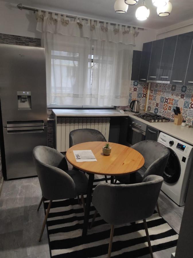 Private Room Near 3 Min Metrou Crangasi, 40 M2 Bukarest Exterior foto